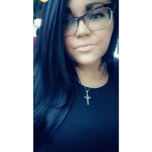 Meet your Posher, Elana